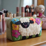Quilted beauty case with sheep