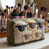 Quilted beauty case with sheep