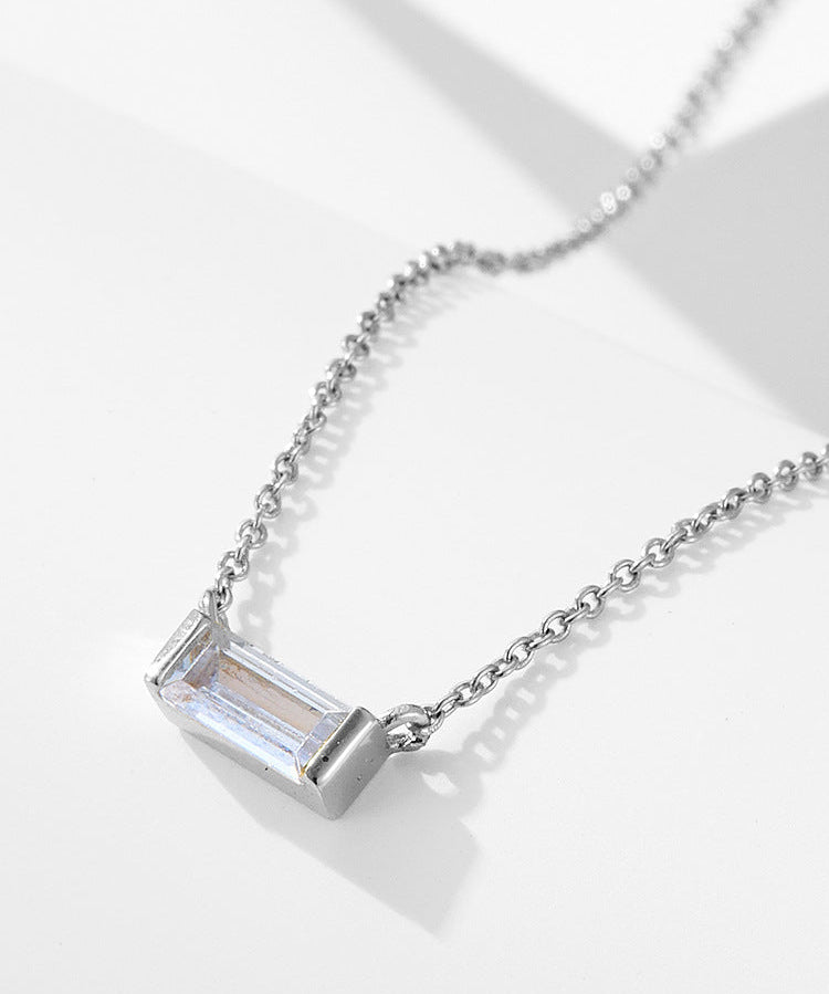 Livia – Silver necklace with small pendant