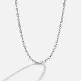 Jeanne – Gold Necklace with Delicate Heart-Shaped Pendant